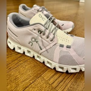 On Cloud 5 Shoes in Lily | Frost